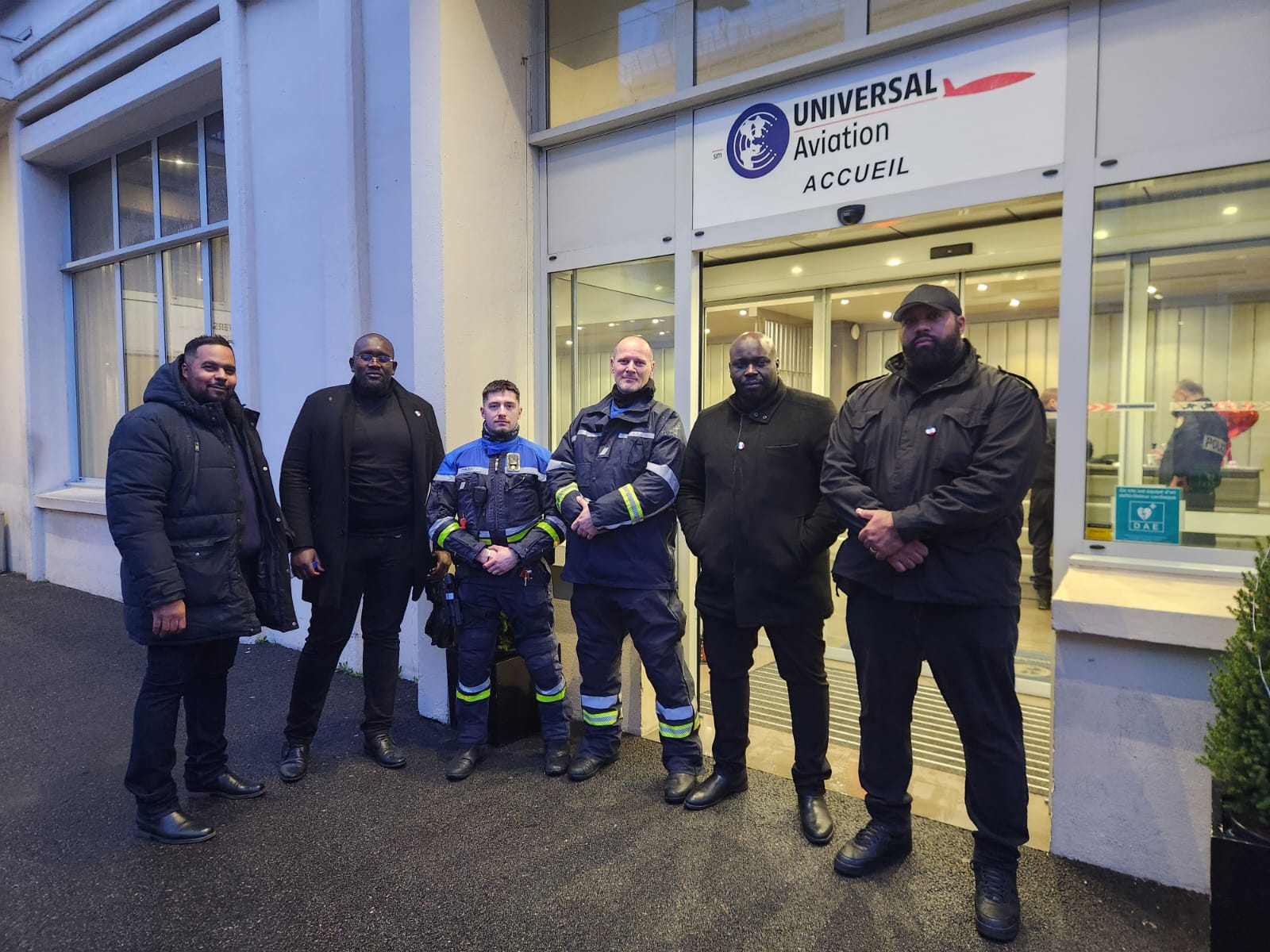 Équipe Safiu Protection devant un site d'accueil